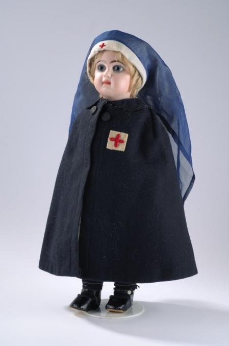 Poupée infirmière, début XXe siècle